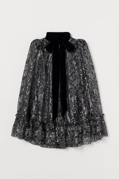 HM x The Vampires Wife la collection la cape