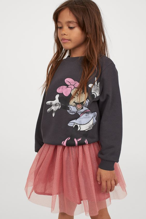 La tenue sweat jupe scintillante