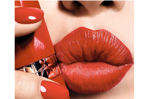 Le rouge a levres TEINTE 777 ULTRA STAR